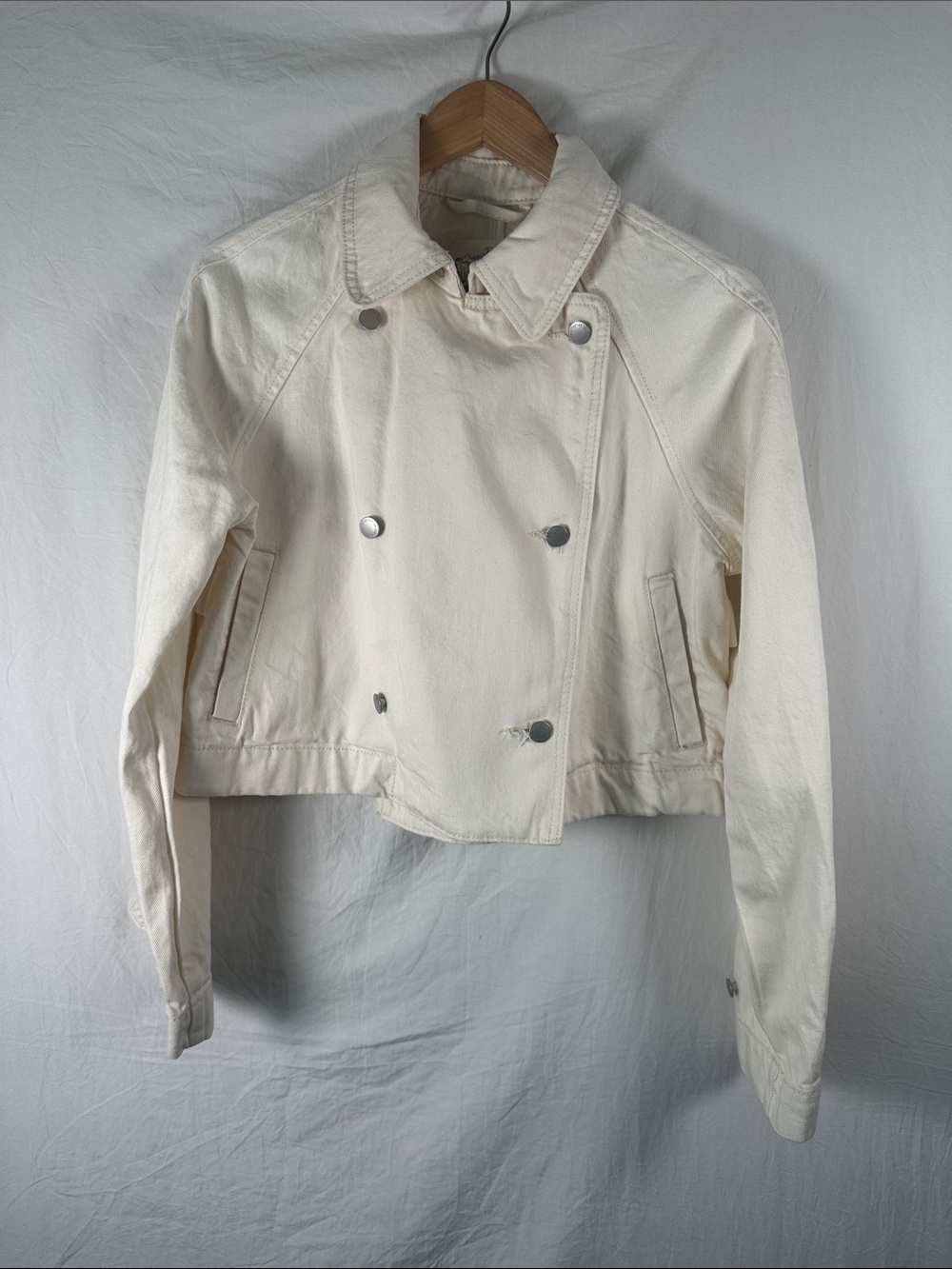 Universal Thread Cream Cropped Double-Breasted Jean Jacket